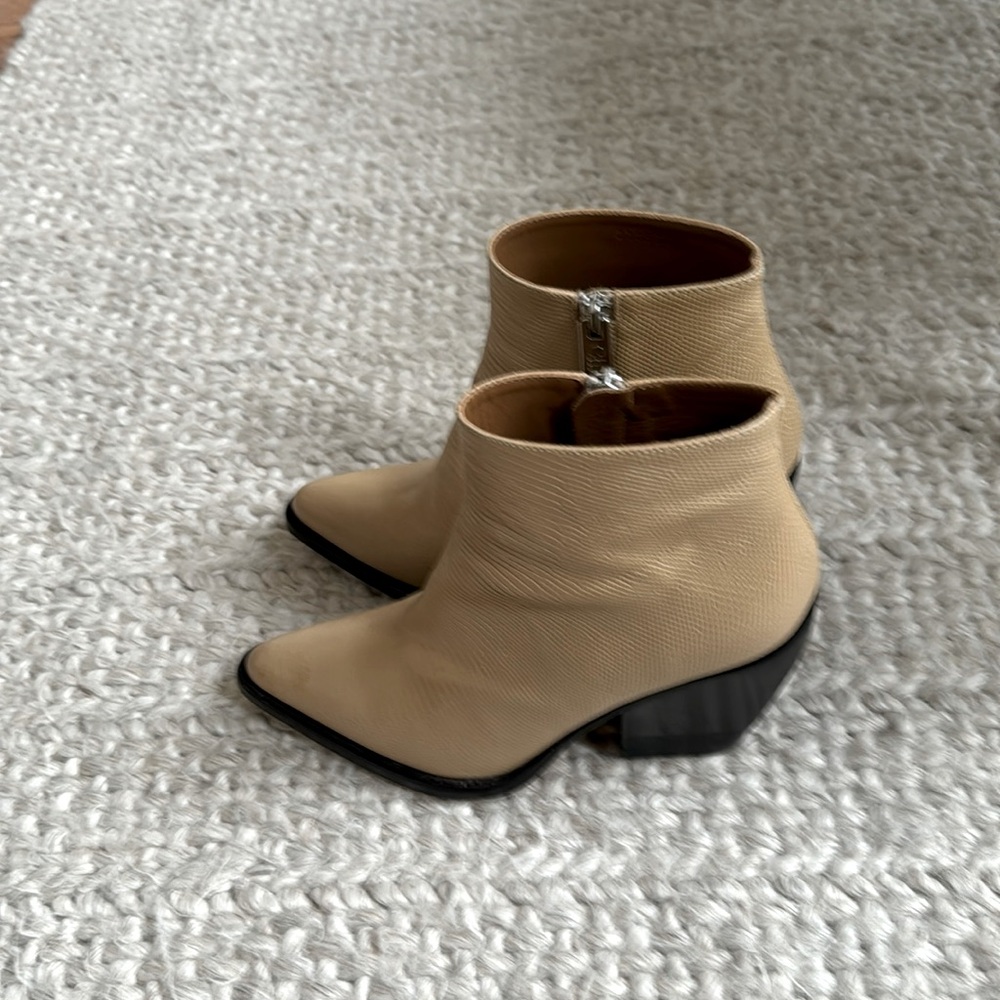 Chloe Authentic Beige boots